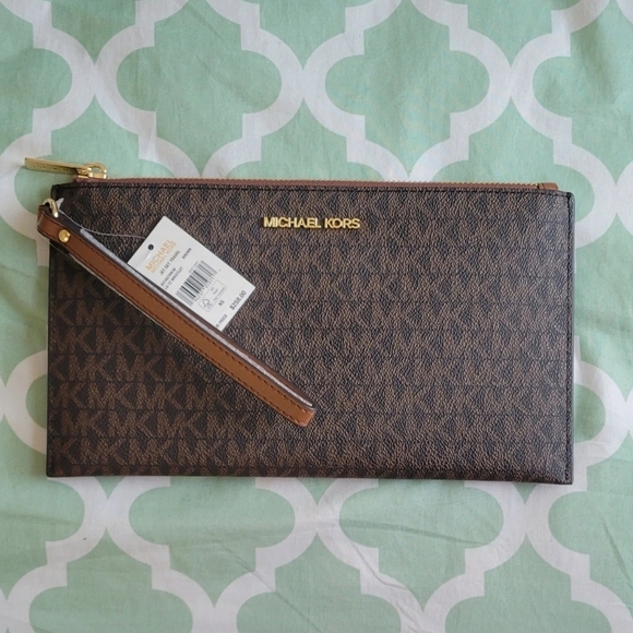 Michael Kors Handbags - NWT Michael Jet Set Travel Large Wristlet in Brown